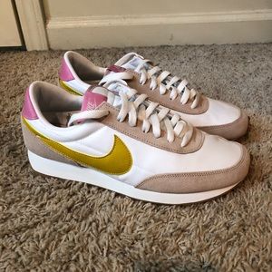 Nike Women's Daybreak Wheat Size 8 CK2351-200